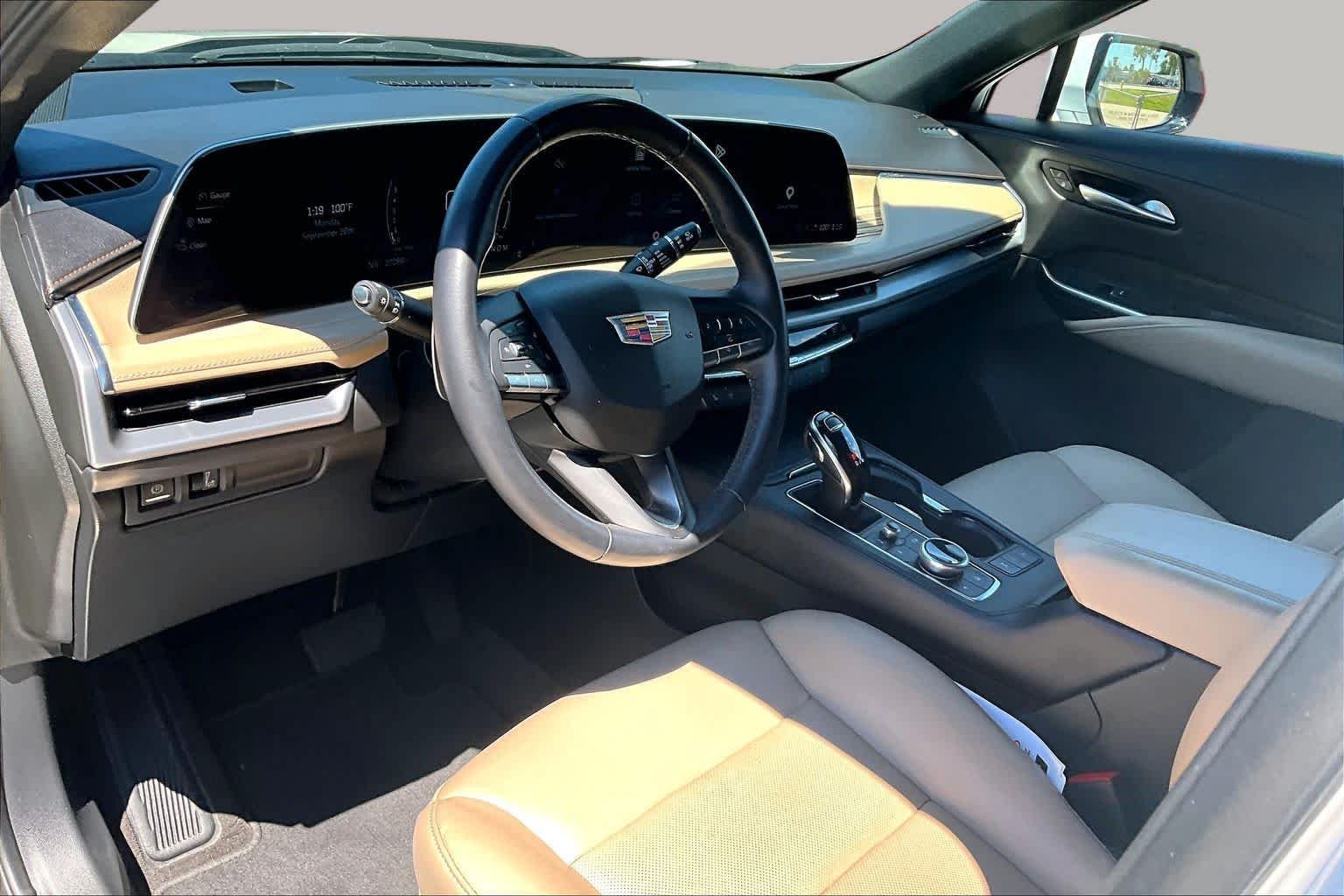 Used 2024 Crystal White Tricoat Cadillac FWD Premium Luxury image 18