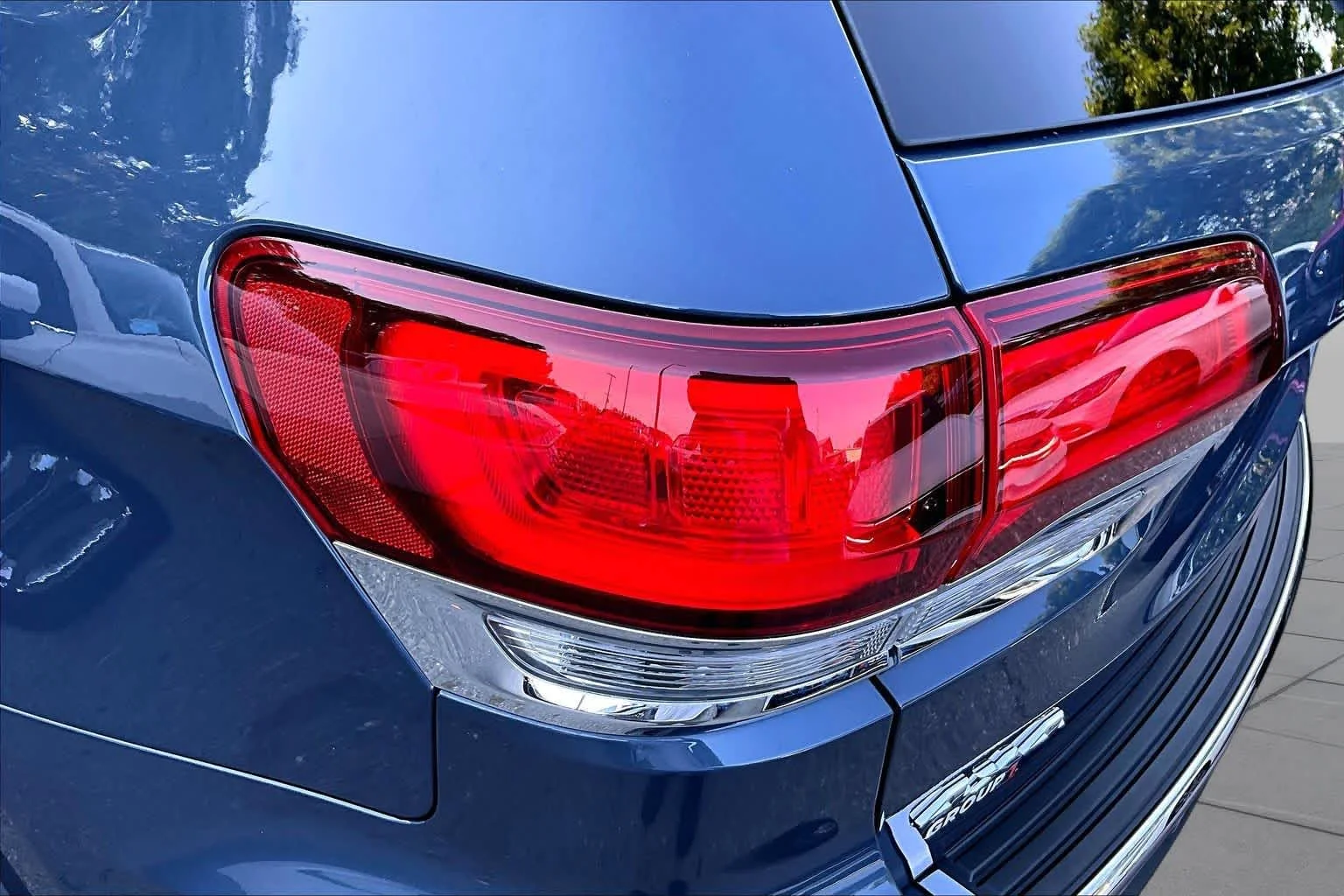 Used 2021 Slate Blue Pearlcoat Jeep Limited image 27