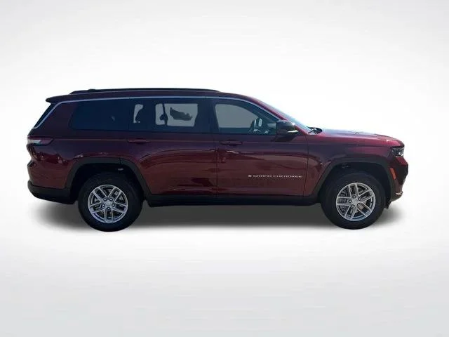 New 2026 Velvet Red Pearl-Coat Exterior Paint Jeep Laredo X image 6