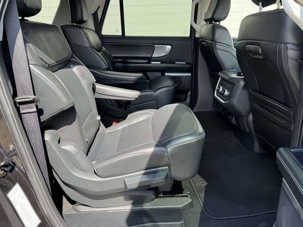 Used 2025 Black Ford Platinum image 16