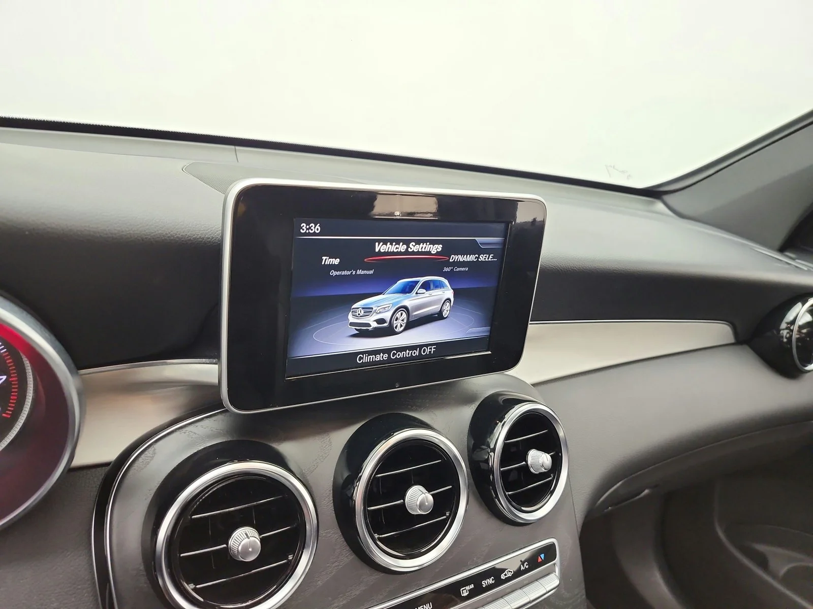 Used 2019 Polar White Mercedes-Benz GLC 300 SUV image 14