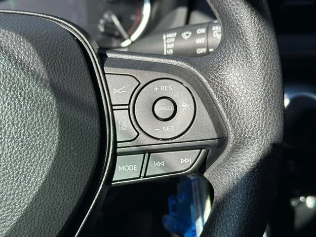 Used 2023 Ice Toyota LE image 21