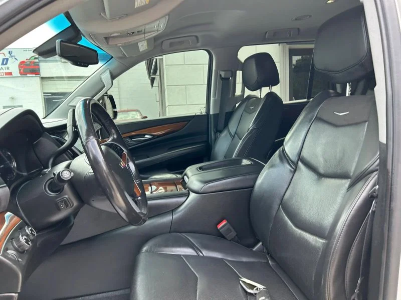 Used 2019 White Cadillac Sport Utility 4D image 46