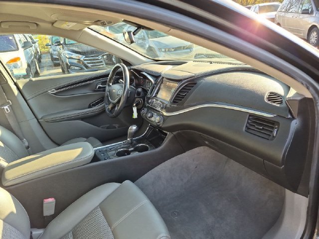 Used 2015 Gray Chevrolet LT image 29