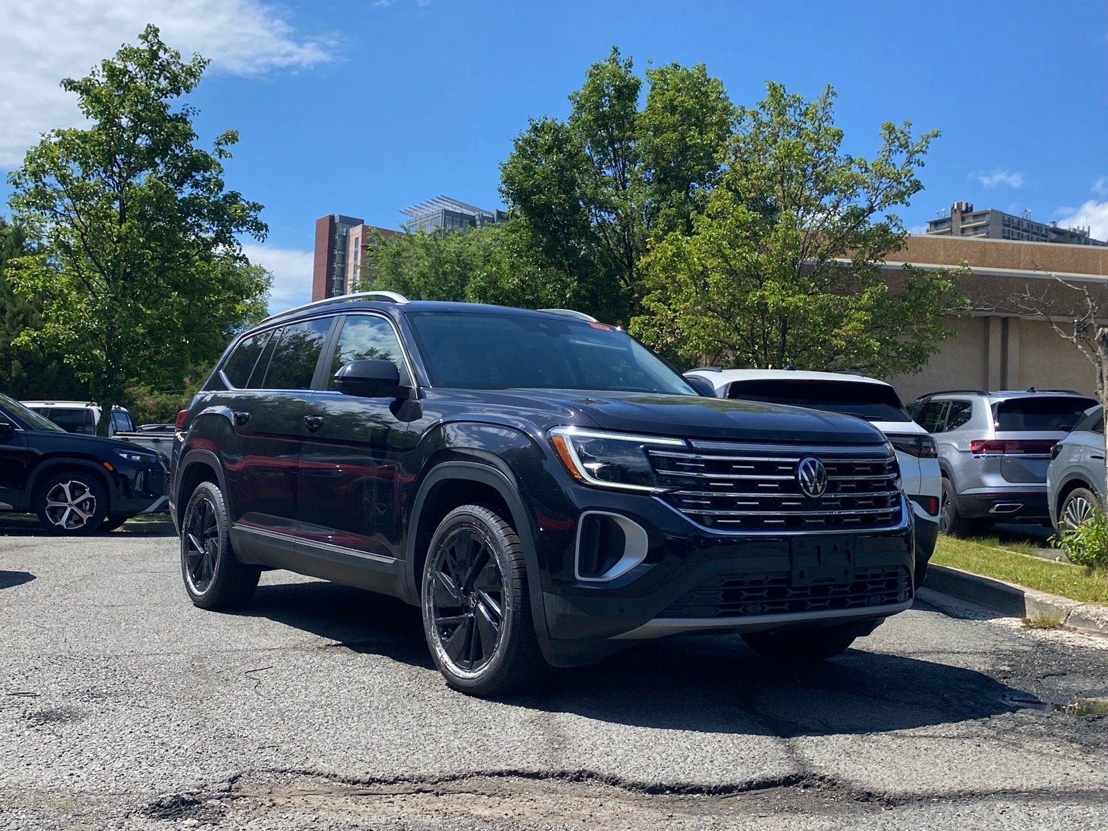 2024 Volkswagen Atlas 2.0T SEL 4MOTION's photo