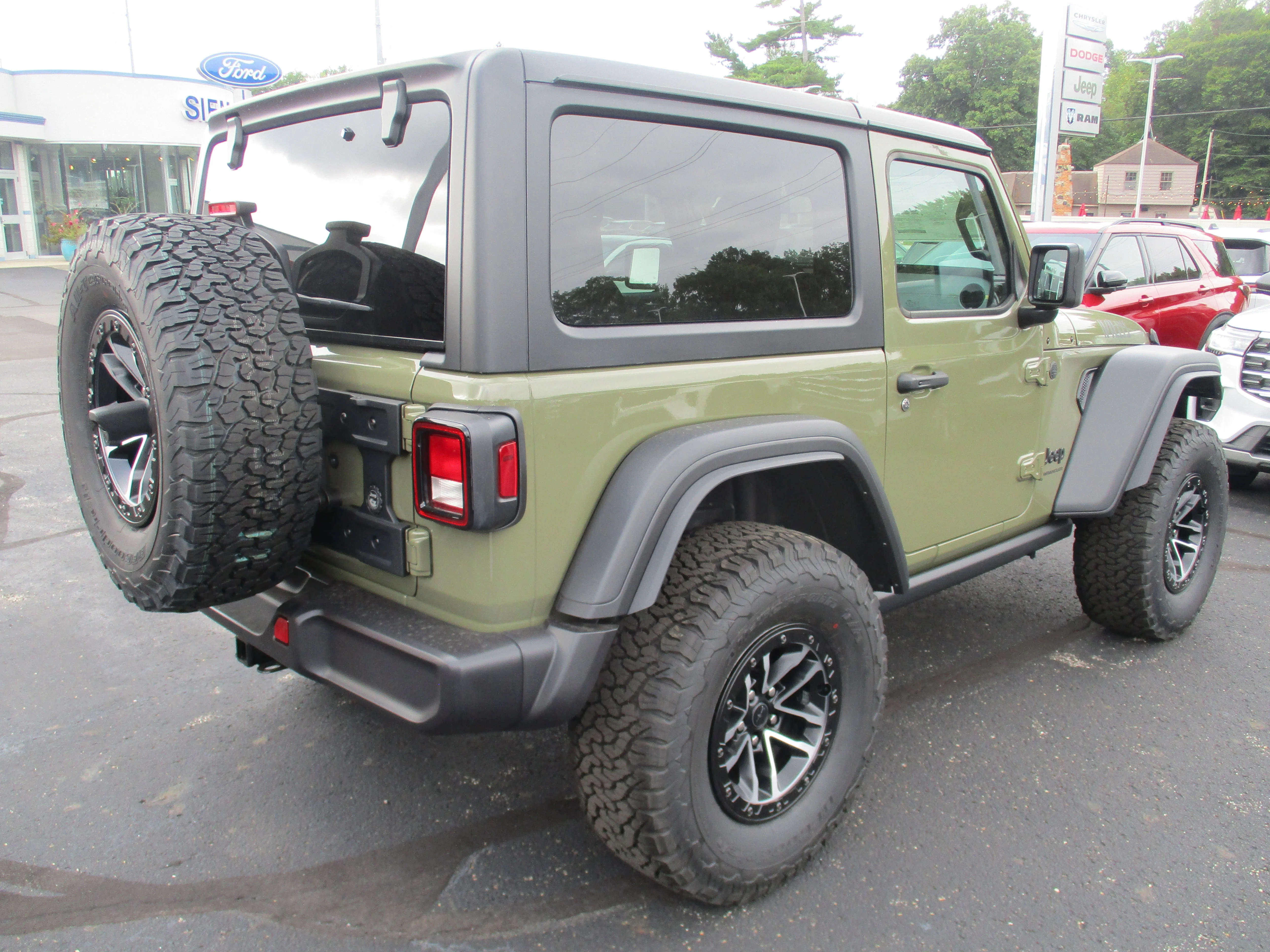 2025 Jeep Wrangler 2-Door Willys - Photo 6