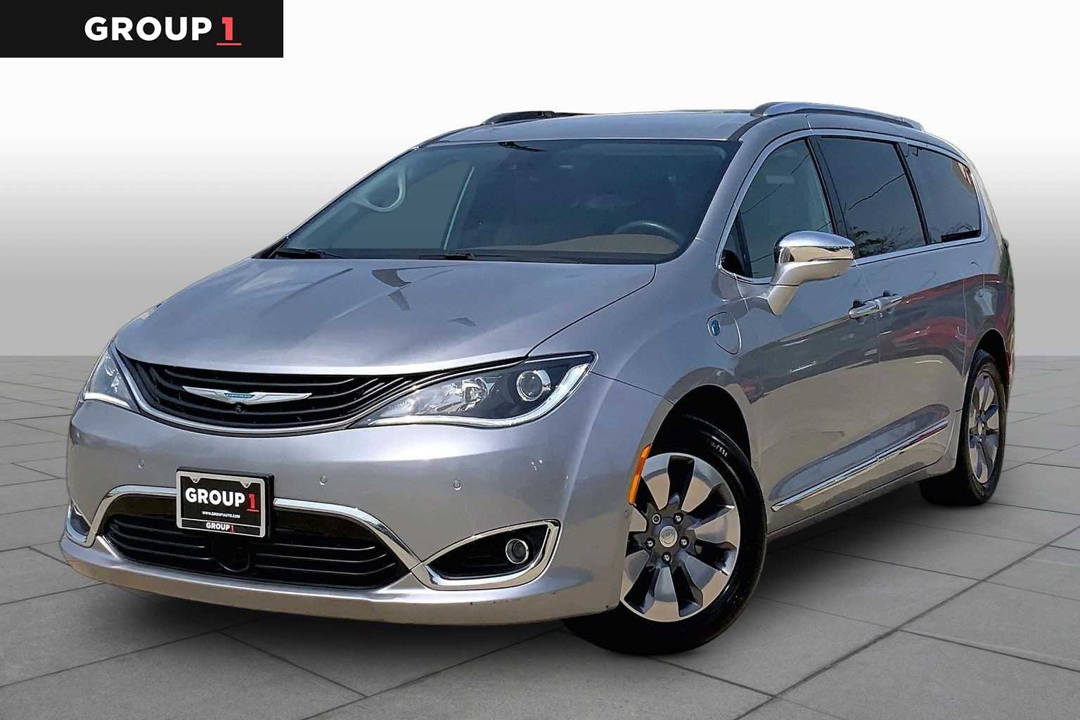 2019 Chrysler Pacifica Hybrid Limited's photo