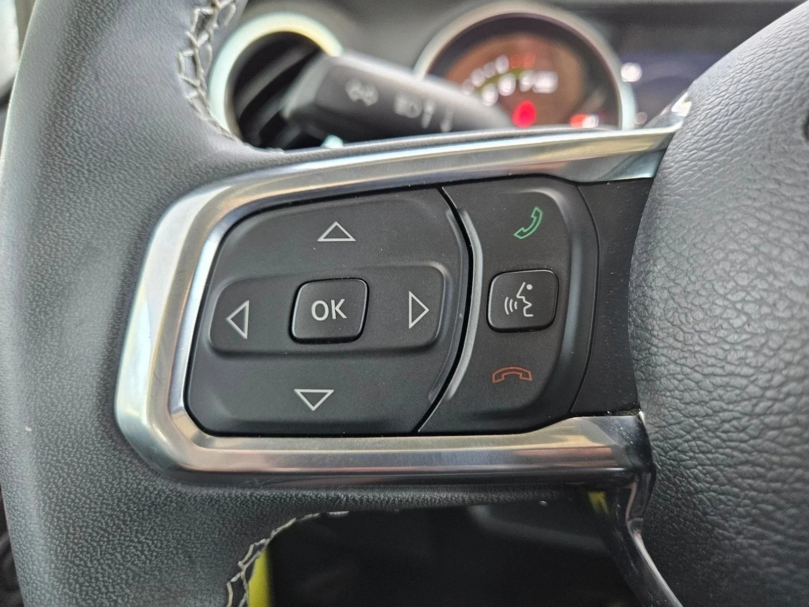 Used 2023 High Velocity Clearcoat Jeep Sahara image 24