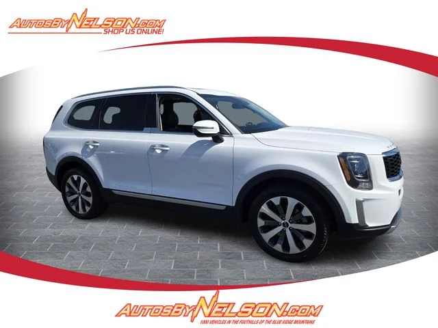Used 2022 White Kia S image 1