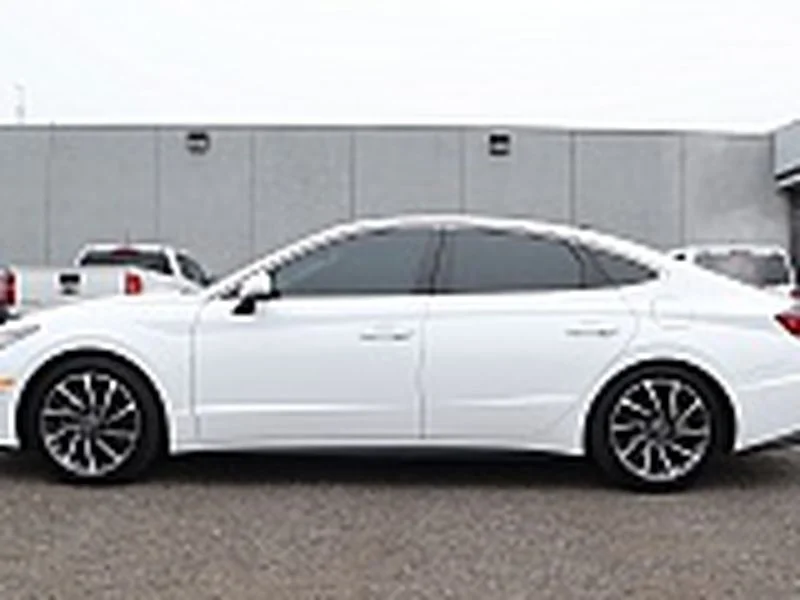 Used 2023 Serenity White Hyundai Limited image 4