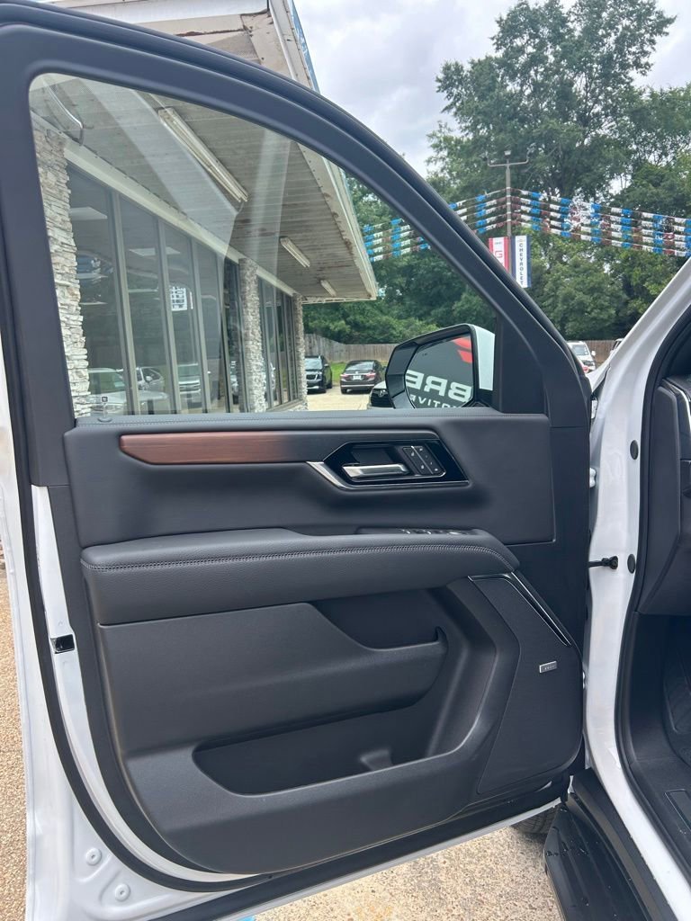 2026 GMC Yukon Denali - Photo 13