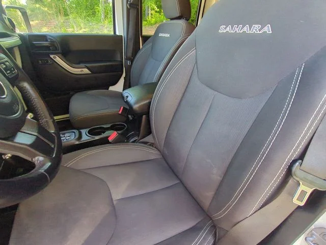 Used 2018 White Jeep Unlimited Sahara image 27