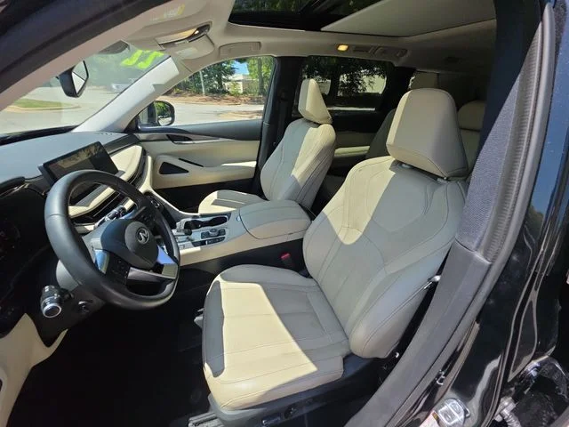 Used 2022 Black INFINITI LUXE image 11