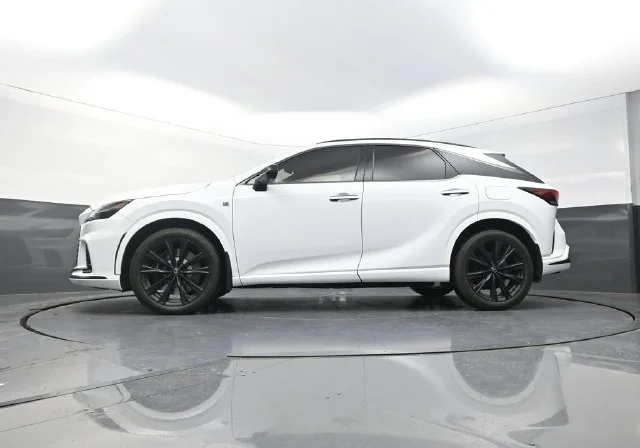 Used 2024 White Lexus 500h F SPORT Performance image 34