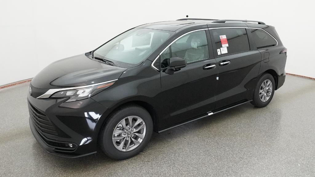 2026 Toyota Sienna XLE 8-Passenger Hybrid FWD's photo
