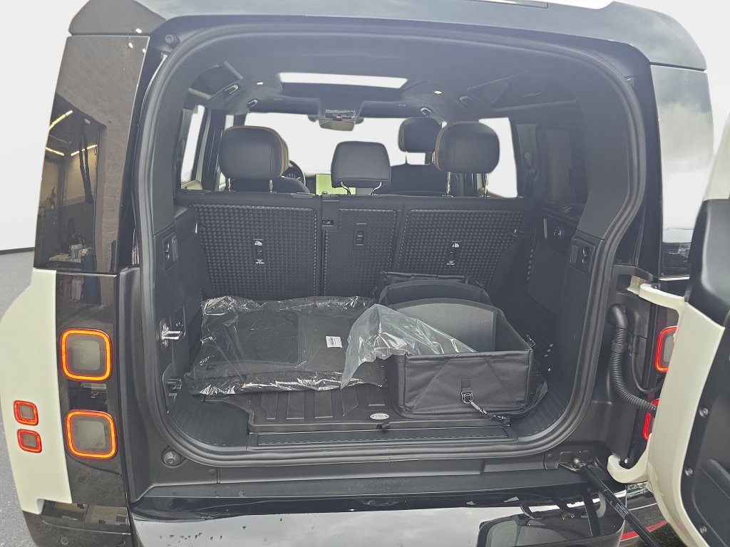 2026 Land Rover Defender V8 - Photo 10