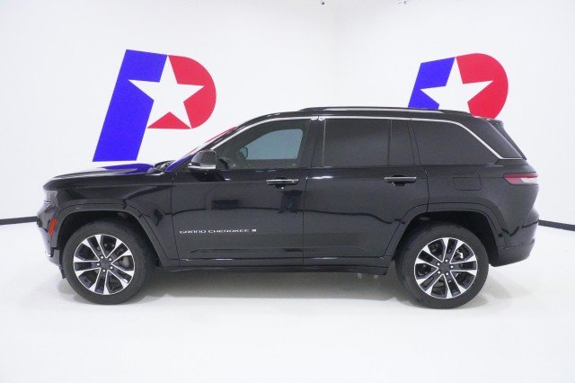 Used 2023 Diamond Black Crystal Pearlcoat Jeep Overland image 10