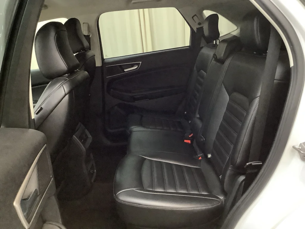 Used 2022 Oxford White Ford SEL image 22