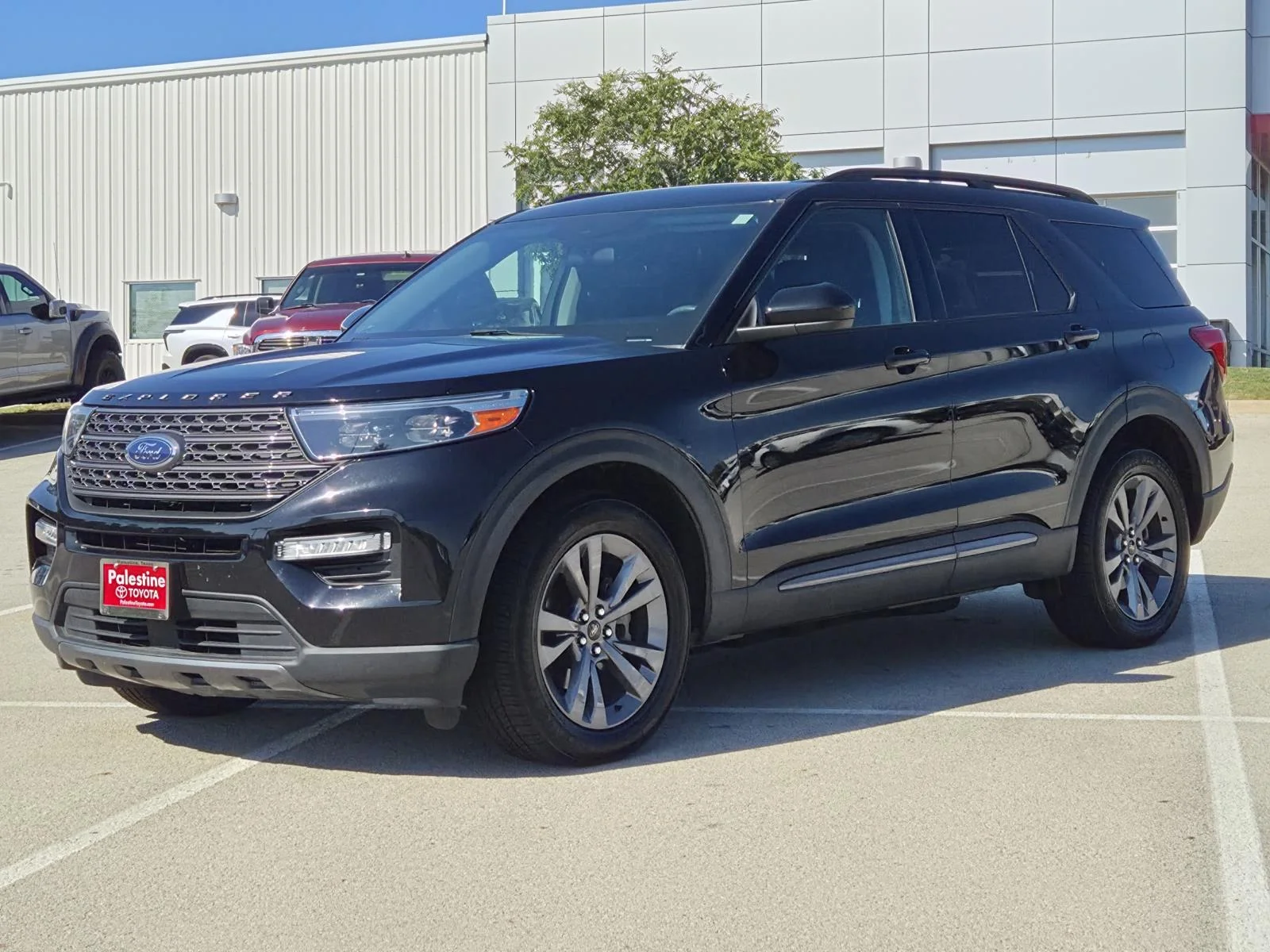 Used 2022 Black Ford XLT 4WD image 3