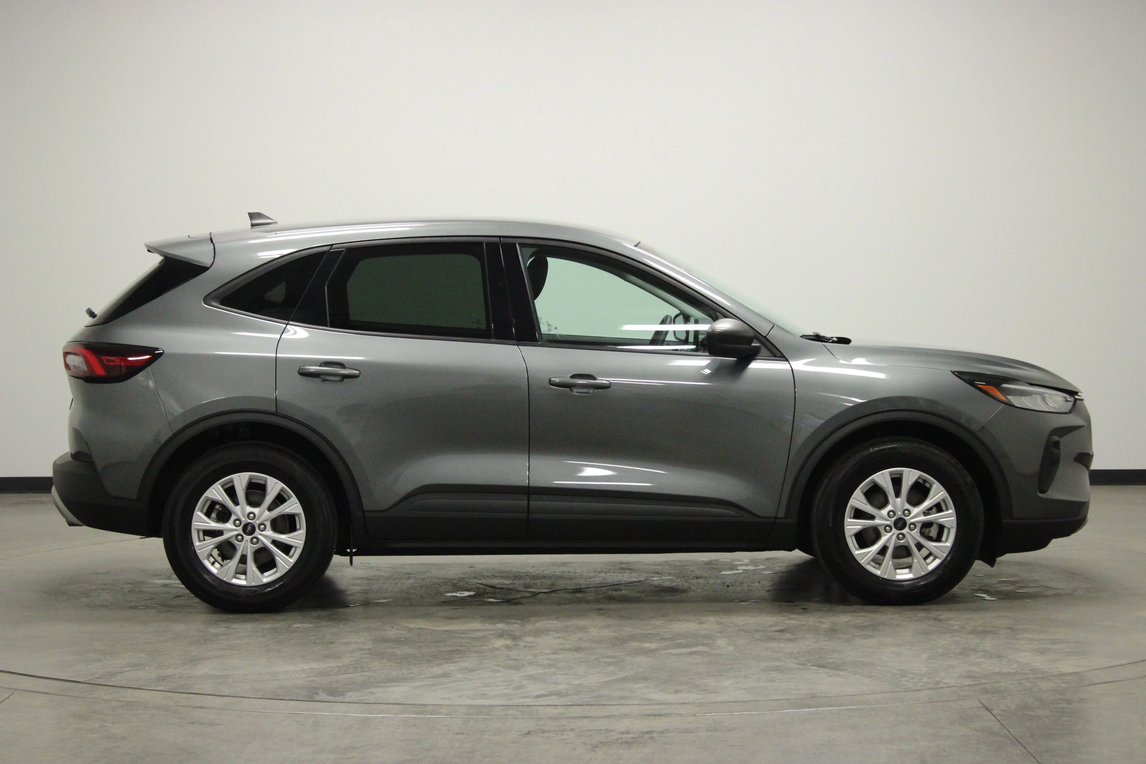 Used 2025 Gray Metallic Ford Active image 9