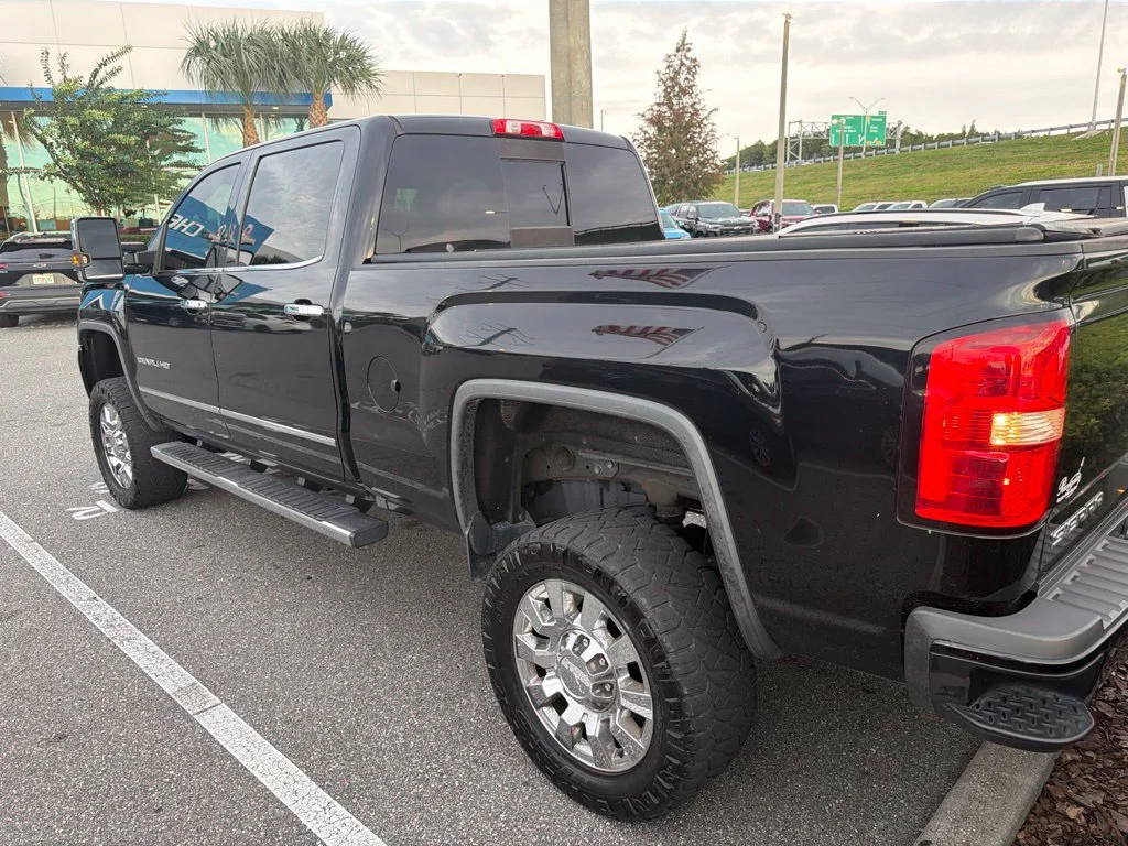 Used 2017 ONYX BLACK GMC Denali image 9
