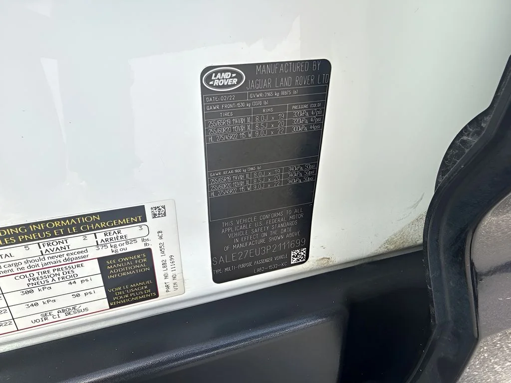 Used 2023 White Land Rover X-Dynamic SE image 23