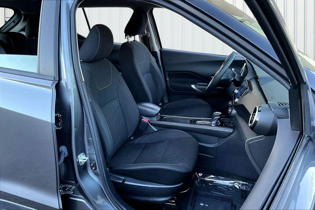 Used 2022 Gray Nissan SV image 28