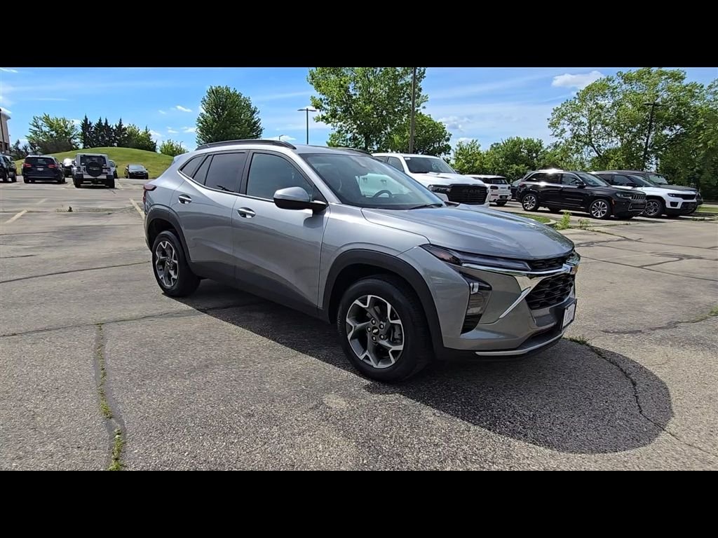 Used 2025 Gray Chevrolet LT image 9