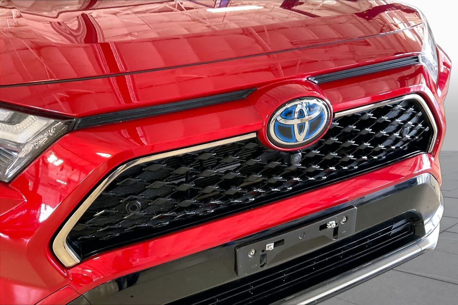 Used 2022 Supersonic Red/Midnight Black Metallic Toyota XSE image 29