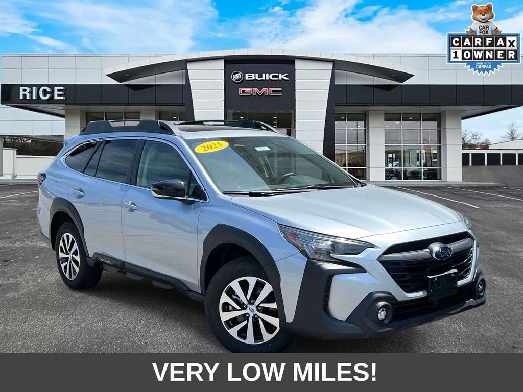 2025 Subaru Outback Premium's photo