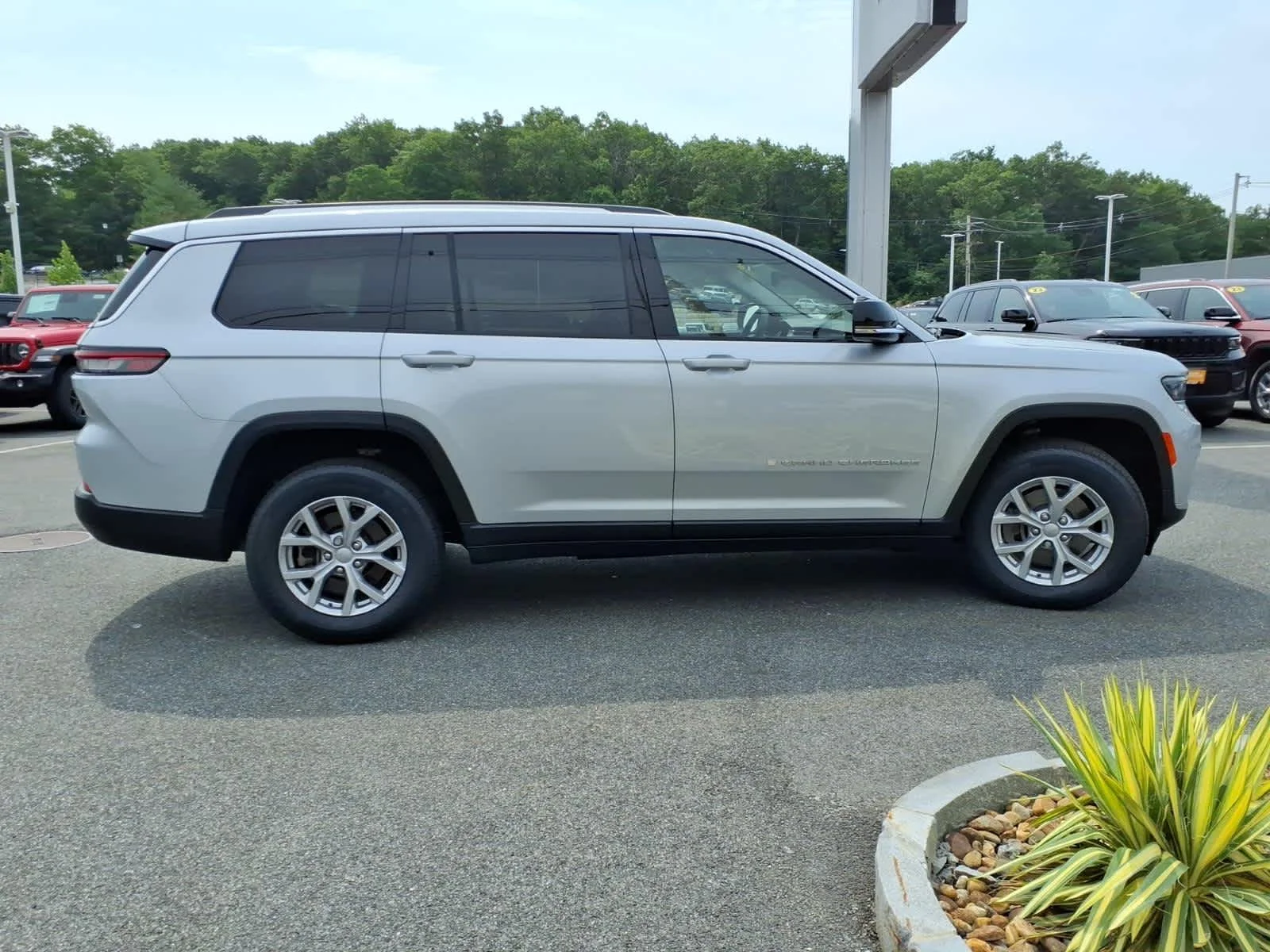 Certified Used 2023 Silver Zynith Jeep Limited image 6