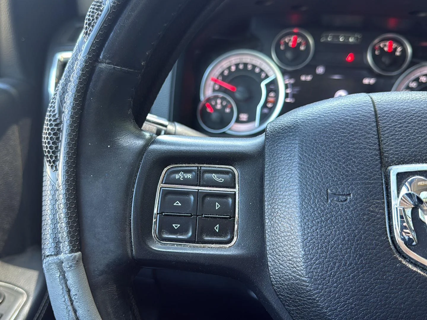 Used 2015 Brilliant Black Crystal Pearl Ram Sport image 29
