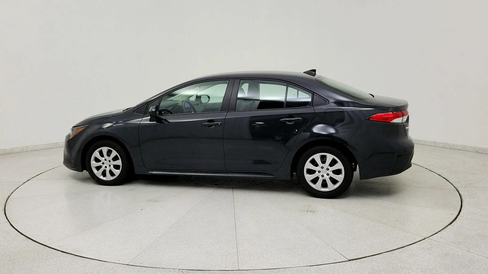 Used 2025  Toyota LE image 4