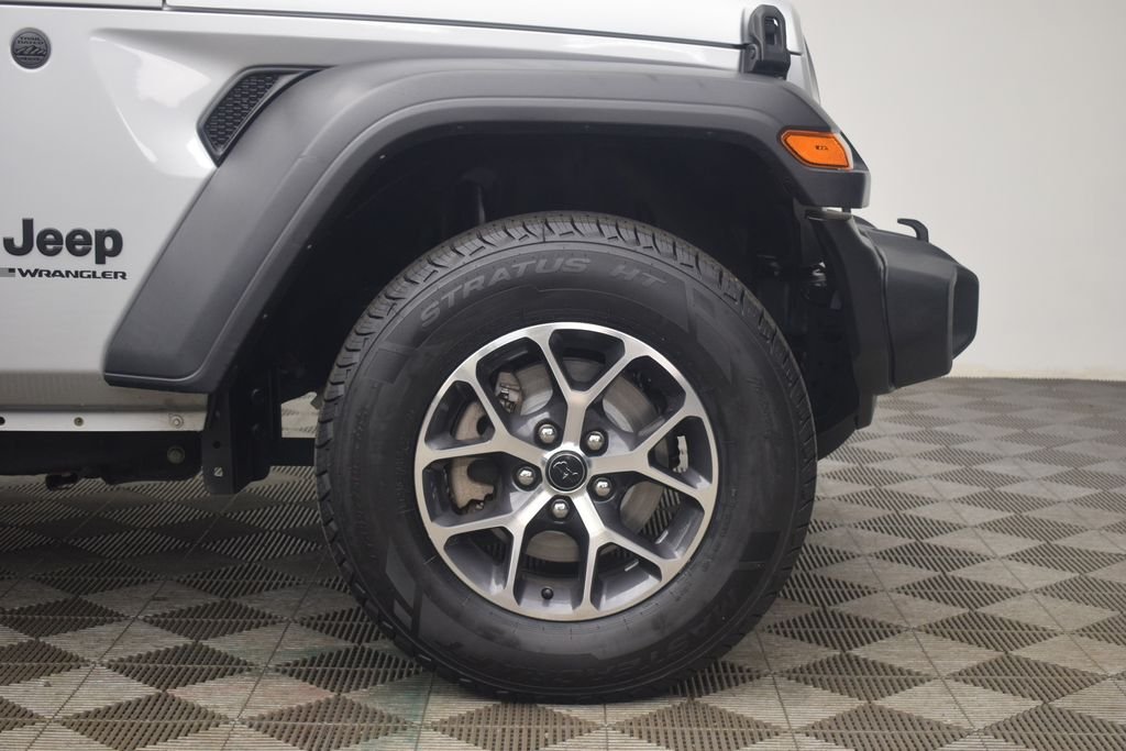 Used 2024 Silver Zynith Clearcoat Jeep Sport S image 29