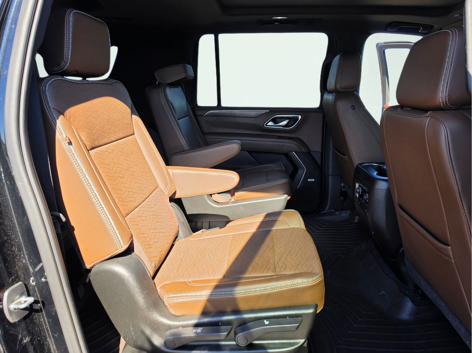 Used 2021 Black Chevrolet High Country image 19