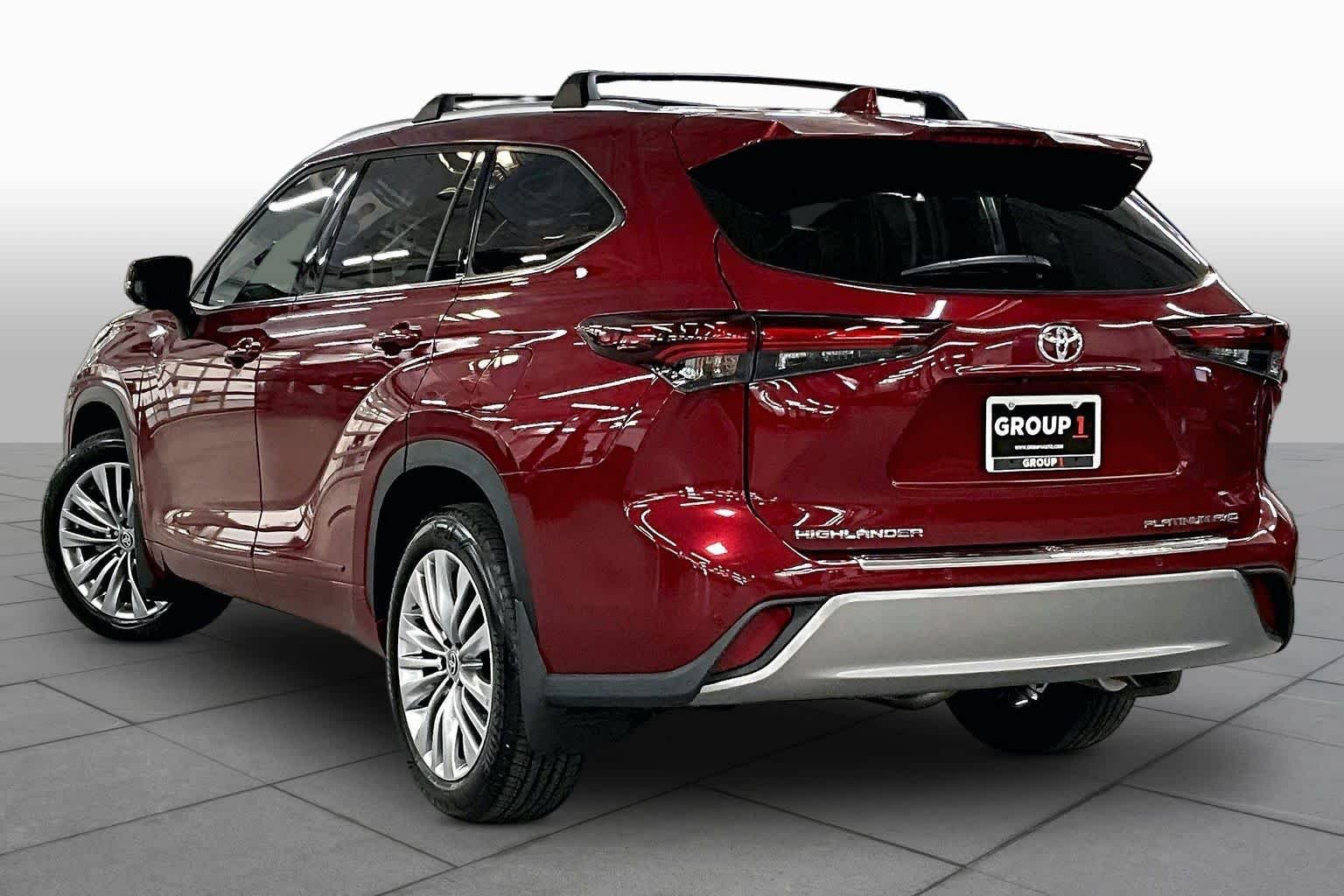 Used 2025 Ruby Flare Pearl Toyota Platinum image 12