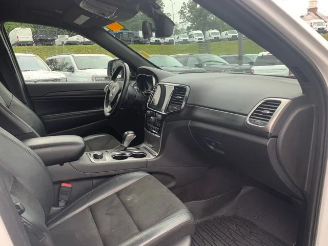 Used 2022 White Jeep Laredo X image 15