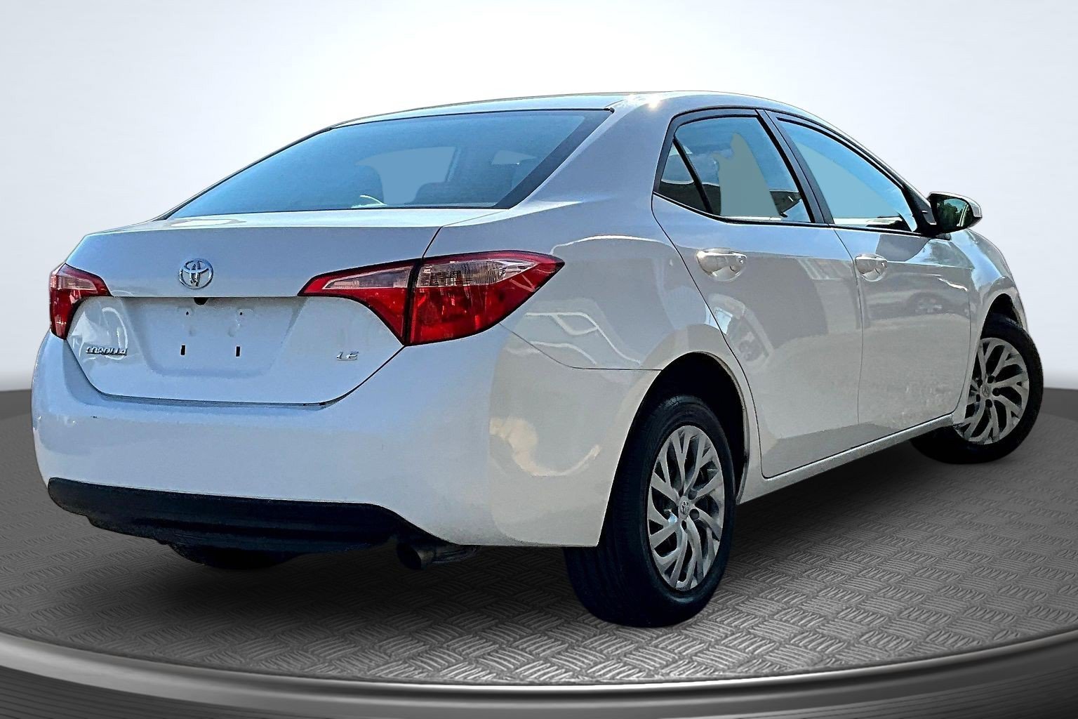 Used 2017 White Toyota LE image 5