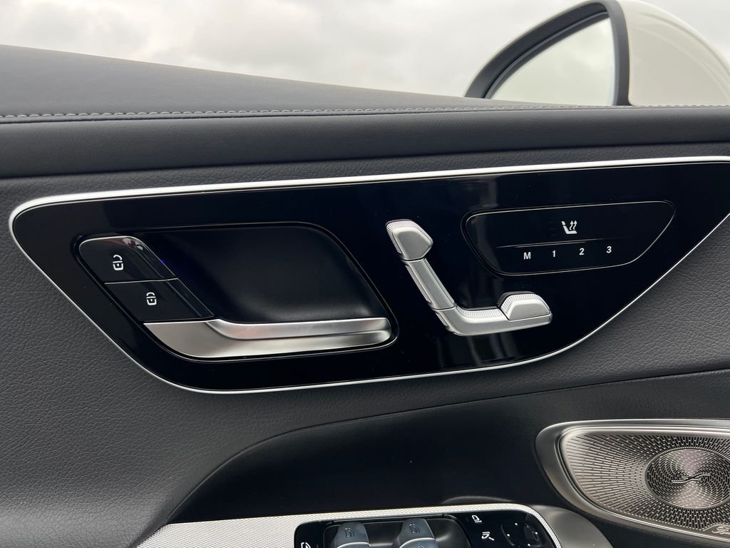 New 2026 Polar White Mercedes-Benz GLC300 image 12