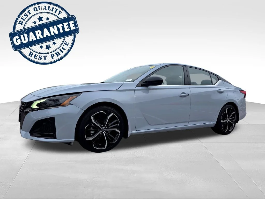 Used 2023 Gray Nissan SR FWD image 2