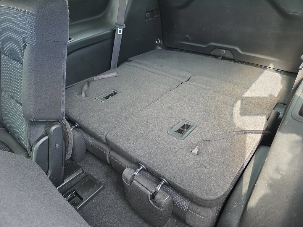 Used 2020 Black GMC SLE image 19
