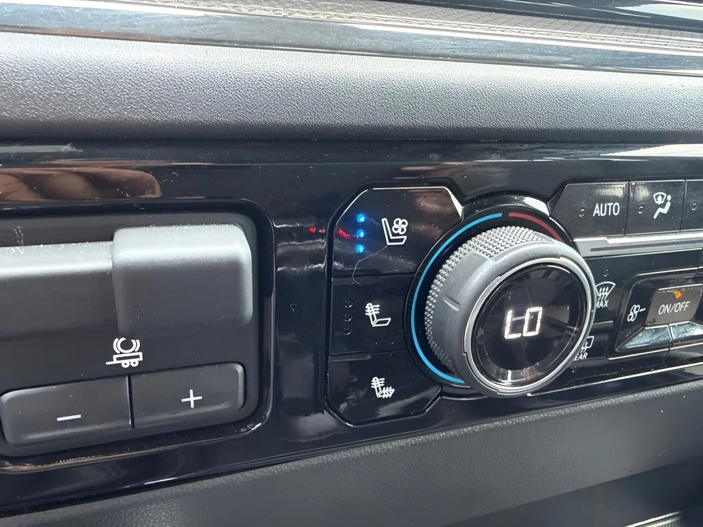 Used 2022 Blue Chevrolet ZR2 image 22