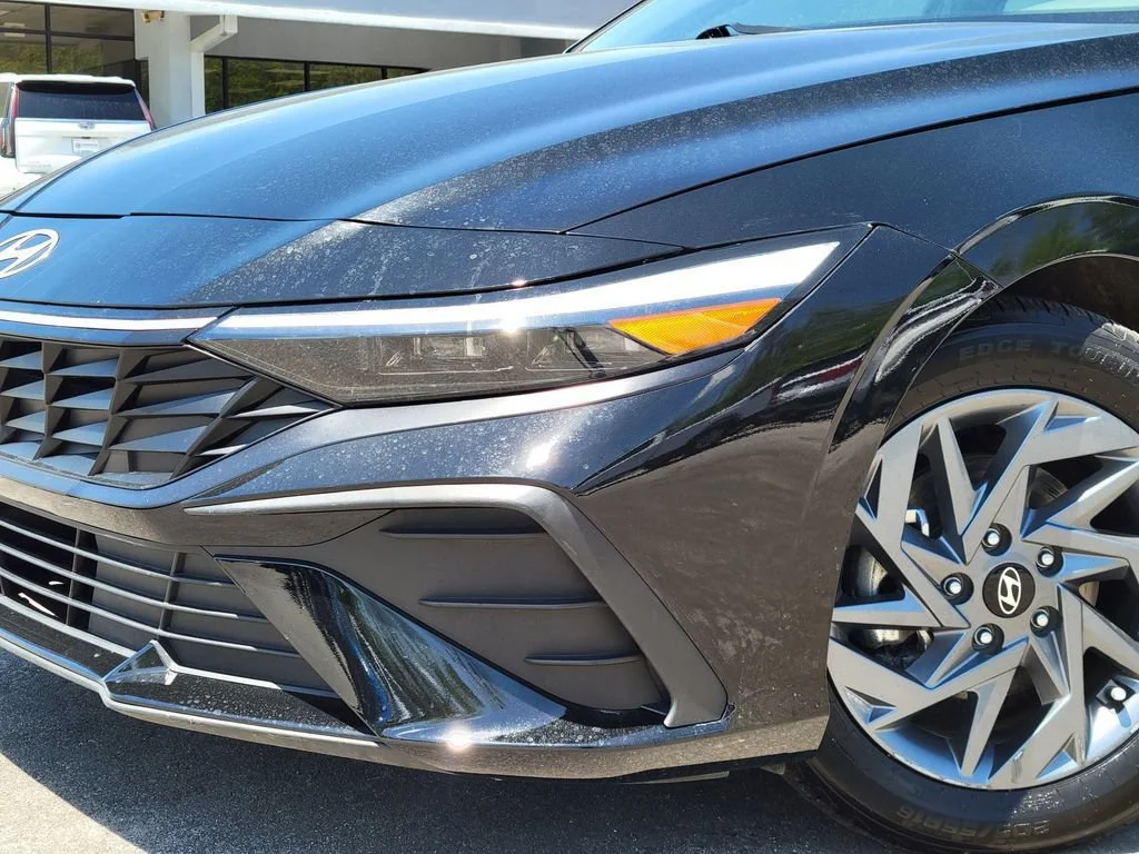 Used 2024 Black Hyundai SEL image 9