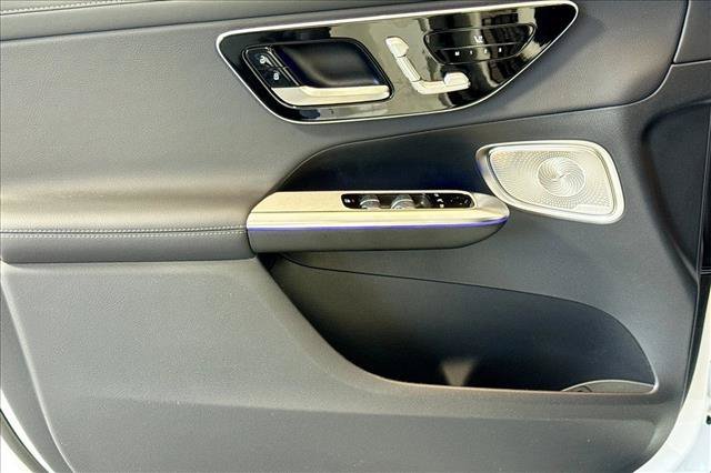 New 2026 MANUFAKTUR Moonlight White Metallic Mercedes-Benz GLC 300 image 46