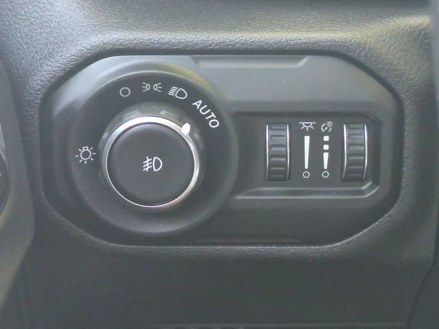 Used 2021 White Jeep Unlimited Sahara image 16
