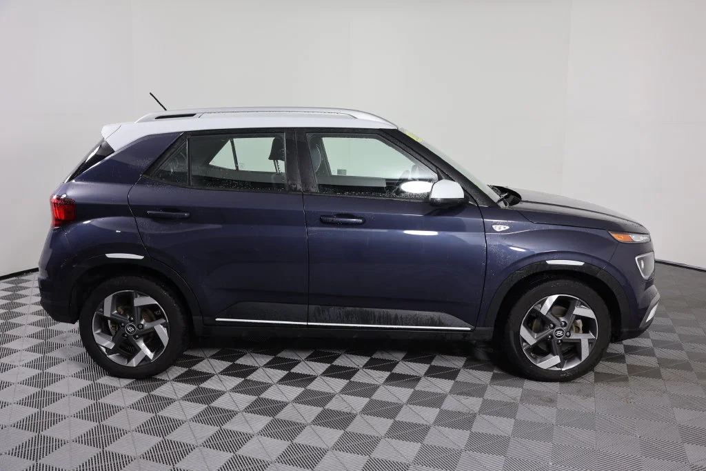 Used 2024 White Hyundai Limited image 9