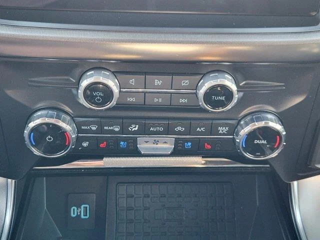 Used 2024 Agate Black MET Ford Platinum 4x4 SuperCrew Cab 5.5 ft. box 145 in. WB image 19