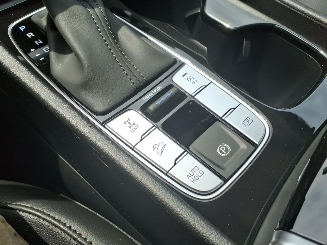 New 2026 Hampton Gray Hyundai SEL Plus AWD image 30