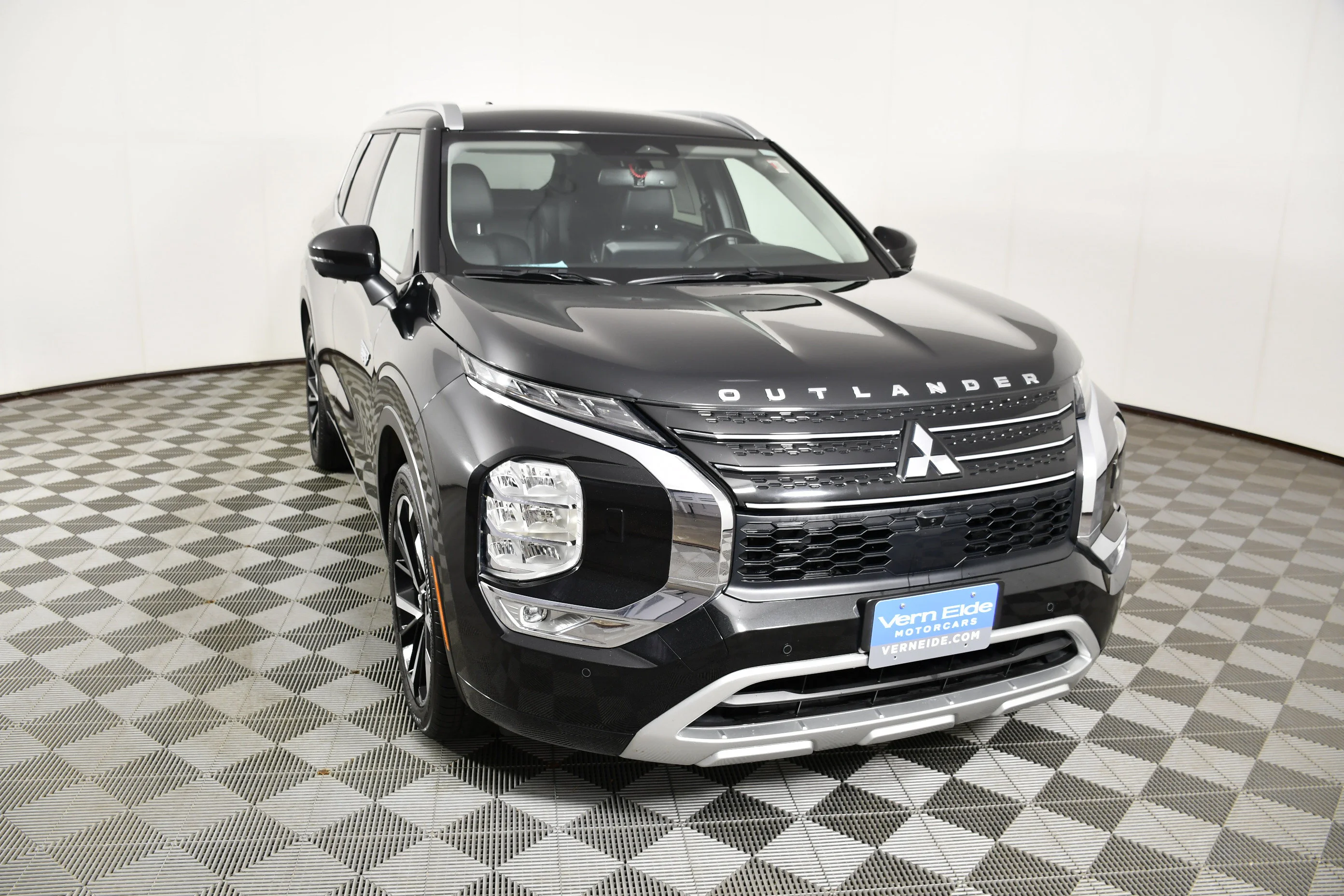 Certified Used 2024 Black Diamond Mitsubishi SEL image 3