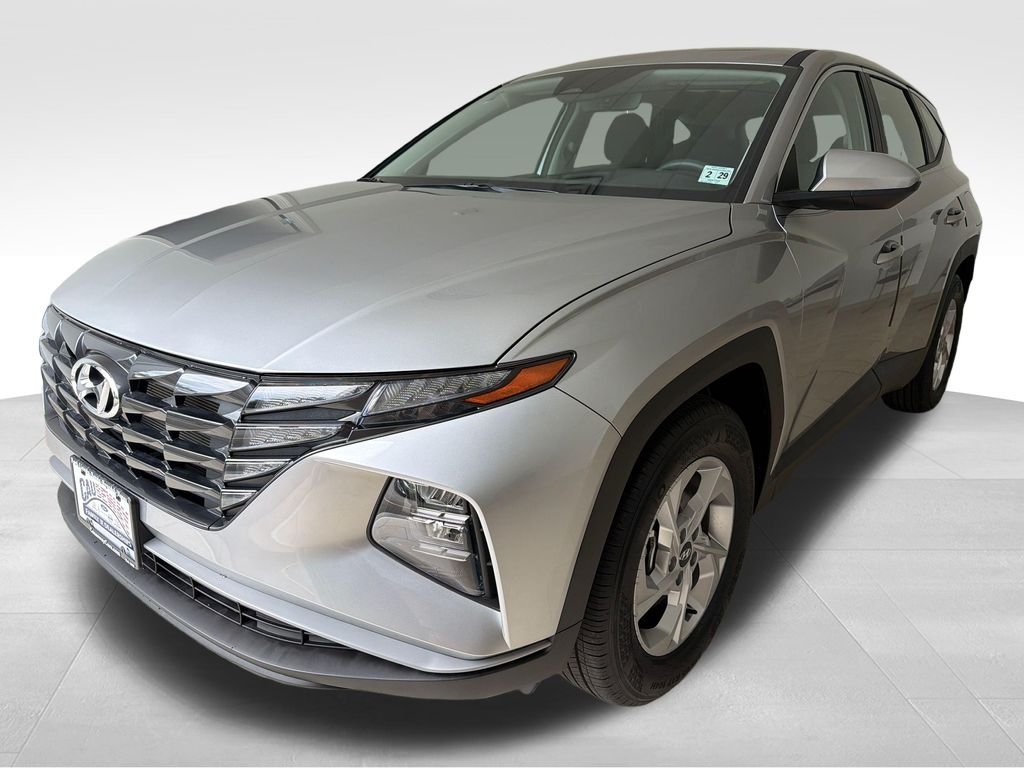 Used 2024 Shimmering Silver Hyundai SE image 4